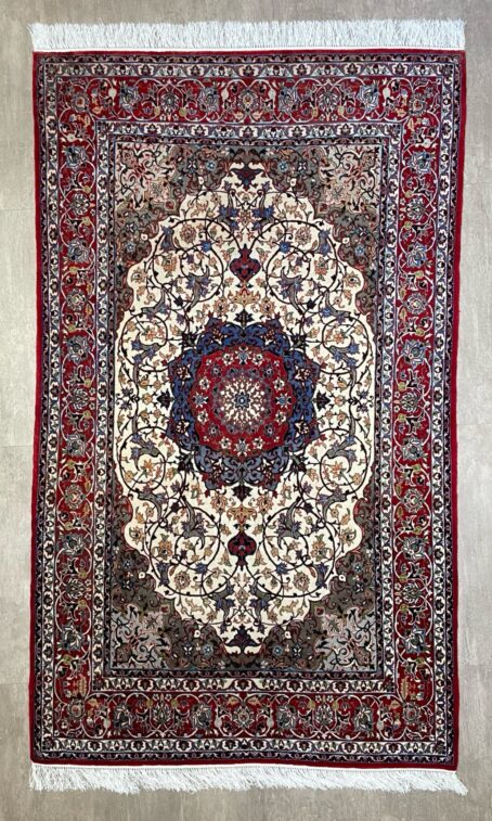 Isfahan Seidenteppich 185 x 112 cm